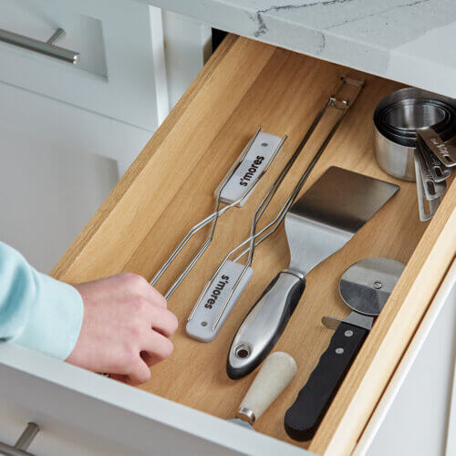 HERSHEY’S Foldable Roasting Fork with Finger-Grip Glow-in-the-Dark Handle