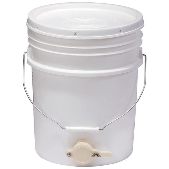 LITTLE GIANT PLASTIC HONEY BUCKET